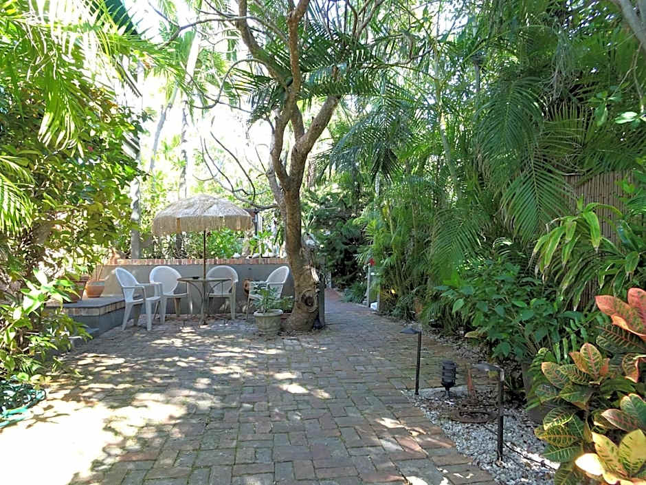 Suite Dreams Inn by the Beach