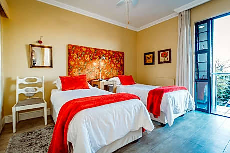 Family Suite (2 Adults + 2 Children)