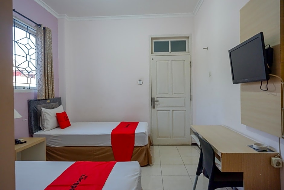 RedDoorz Plus Syariah @ Hotel Boulevard Luwuk
