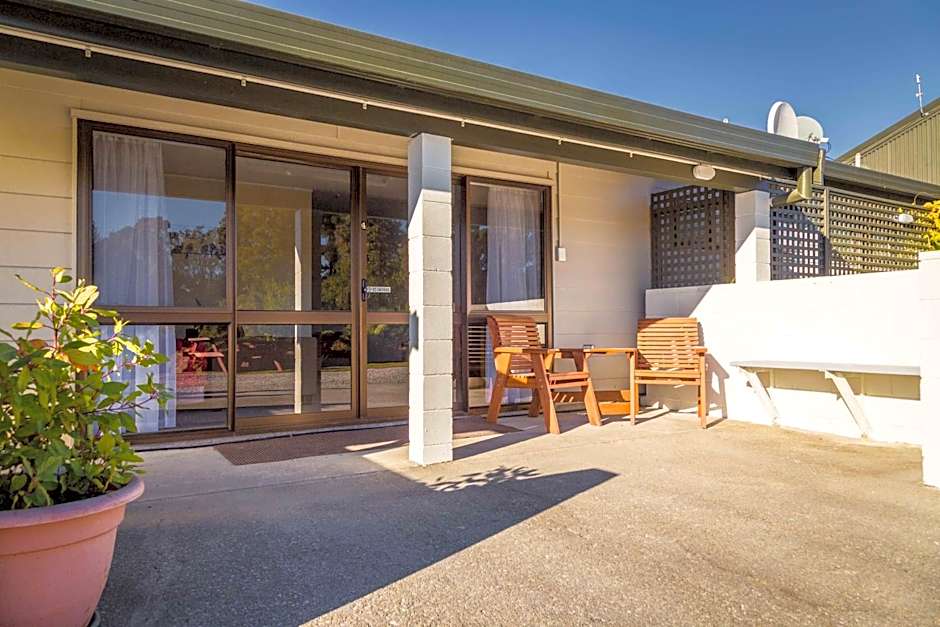 ASURE Aspiring Court Motel