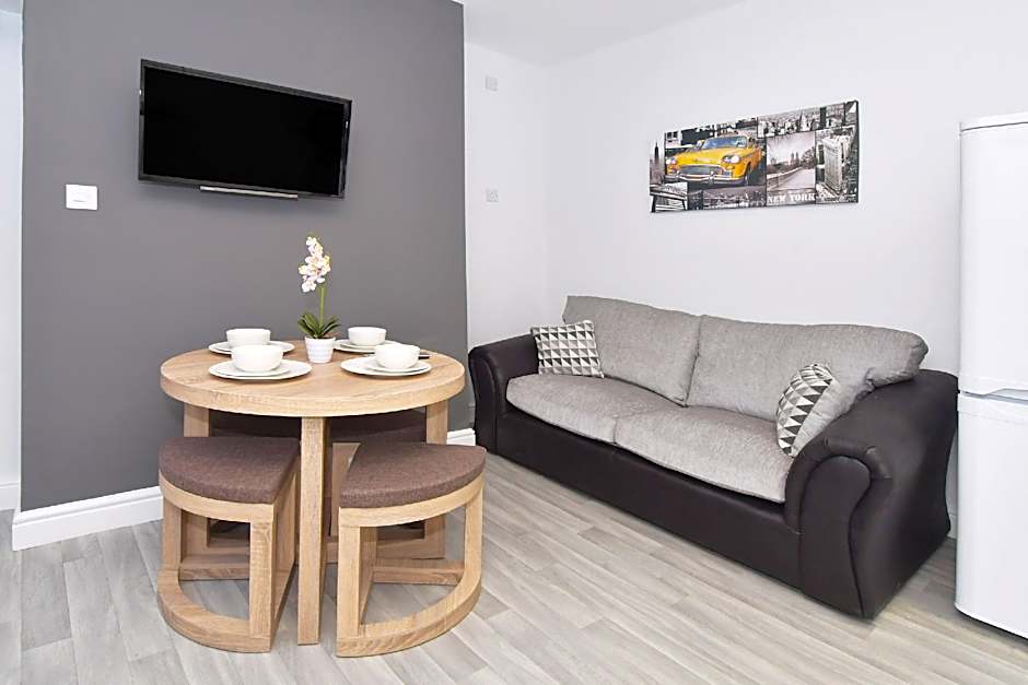 Townhouse @ 272 Walthall Street Crewe