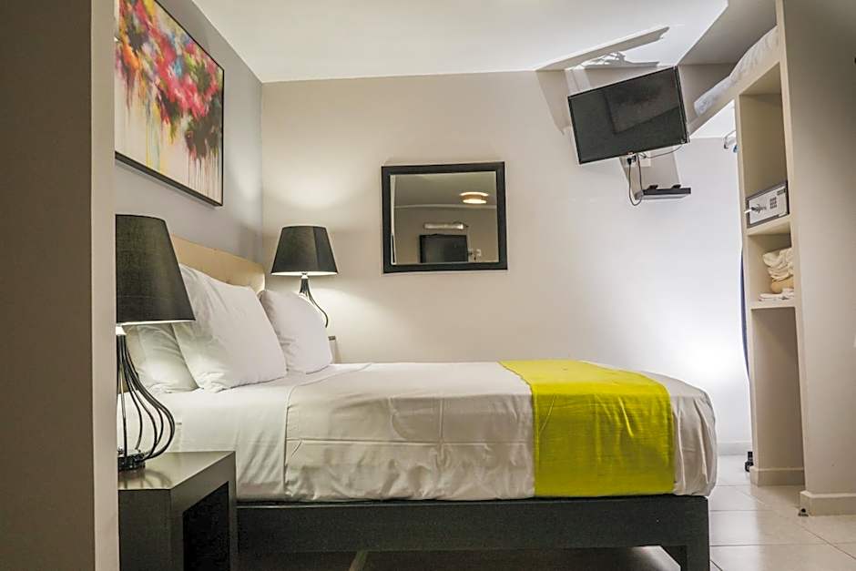 HOTEL CAREYES