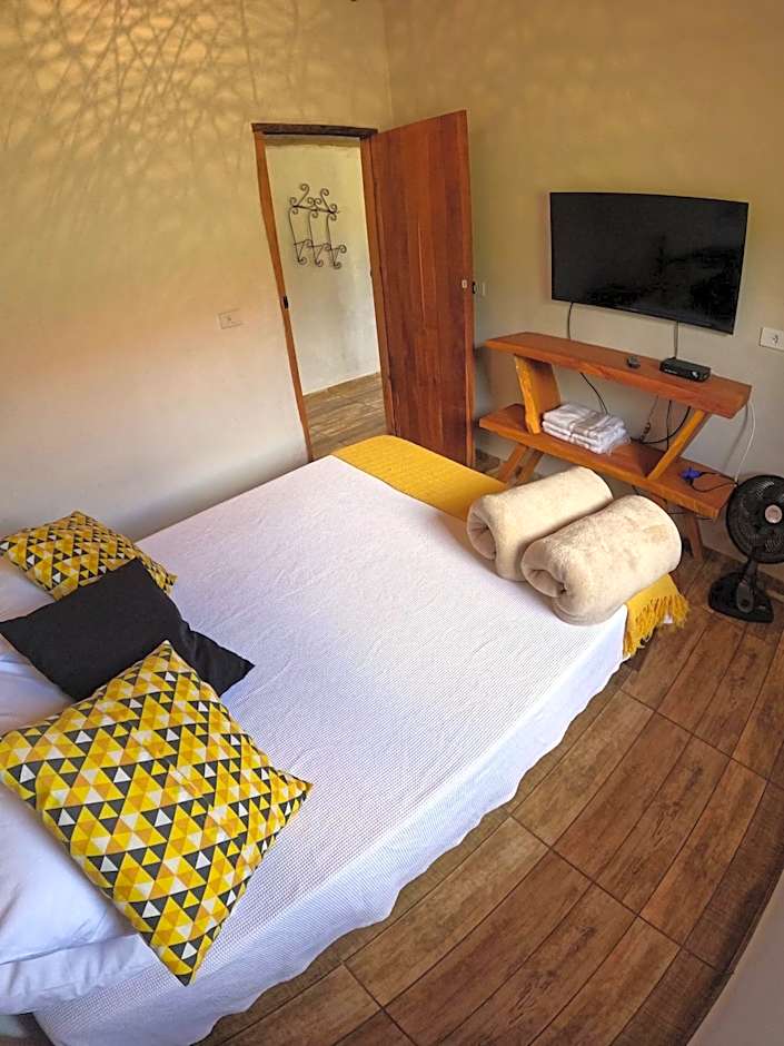 Chalés Vila Carrancas - Ao lado do centro com piscina, cozinha completa e muita tranquilidade