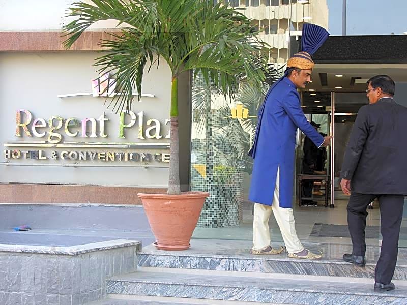 Regent Plaza Hotel & Convention Center