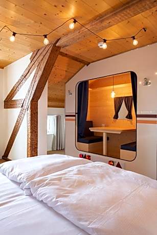 Peanut Mountain Lodge & Le Communal