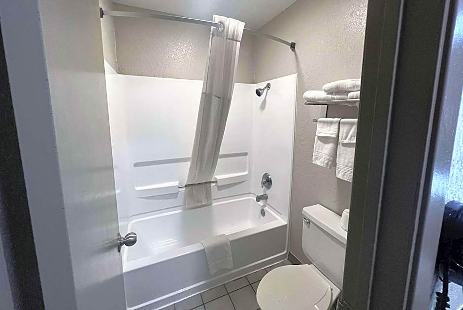 Days Inn by Wyndham Canton