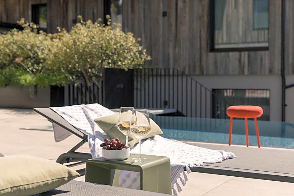 GOING TRIPLE A apartments EAST