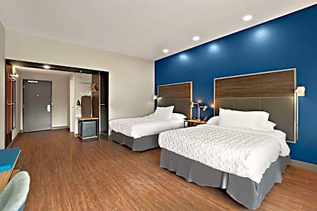 2 Queen Beds