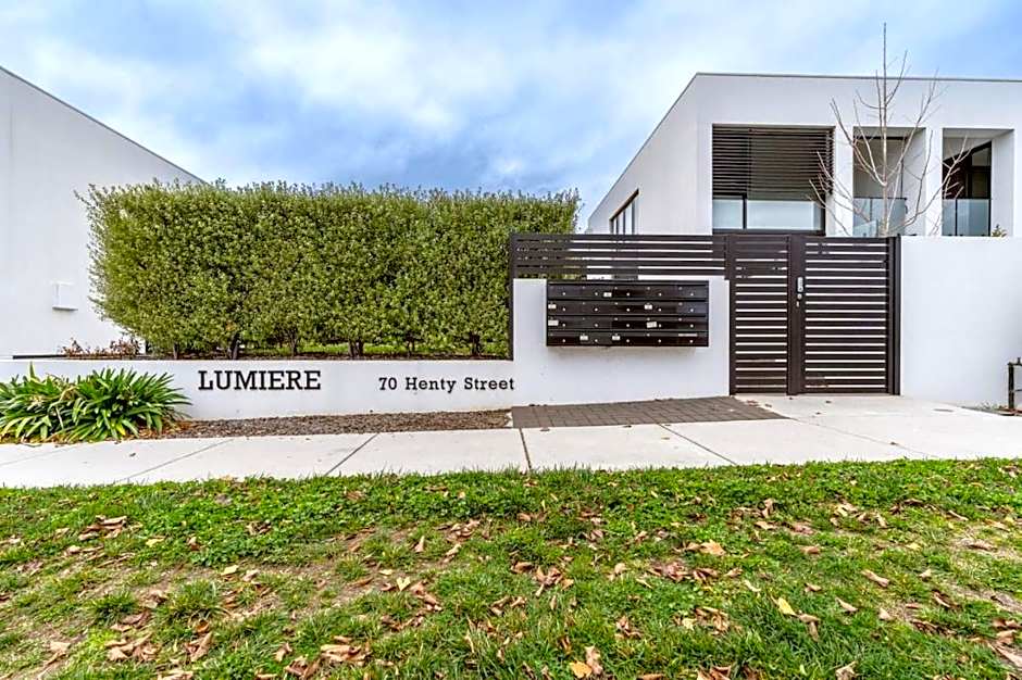 2-Storey Lumiere Townhouse with Private Courtyard - Hosted by Canstay