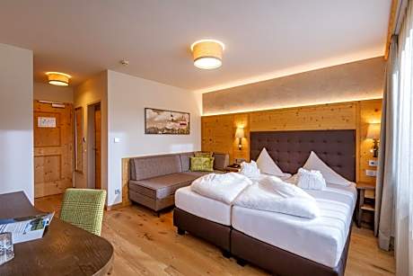 Family Room (2 Adults + 1 Child)