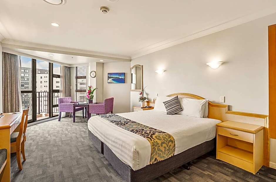 Parkside Hotel & Apartments