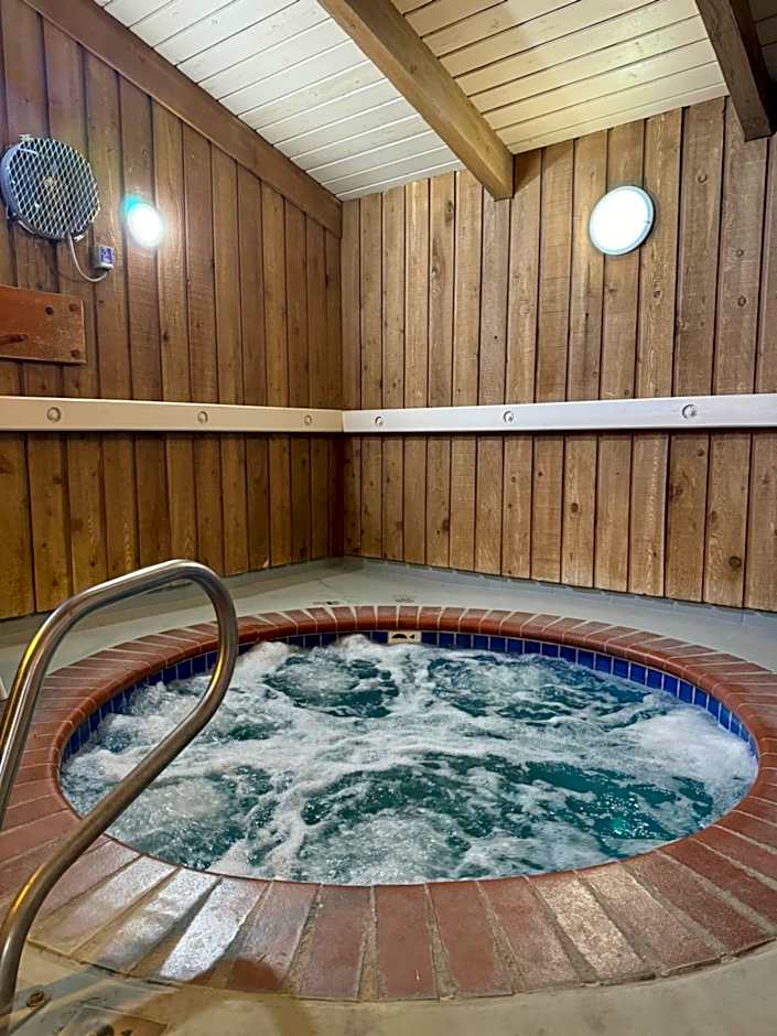 Nampa Inn & Suites