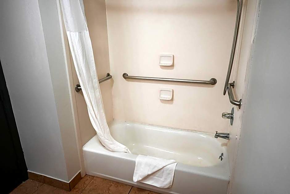 Ramada by Wyndham Tulsa Broken Arrow