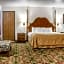 Clarion Hotel Beachfront - Mackinaw City