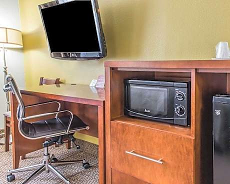 Queen Room - Non-Smoking