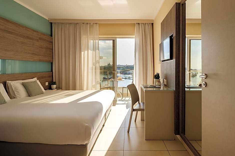 115 The Strand Hotel by NEU Collective