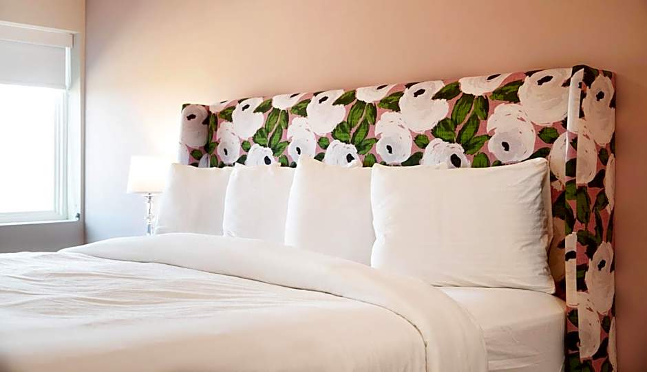 Bella Vista Hotel & Suites
