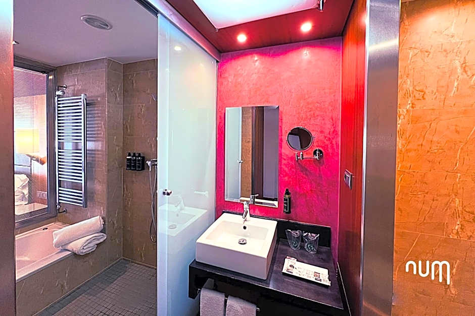 Num Hotel