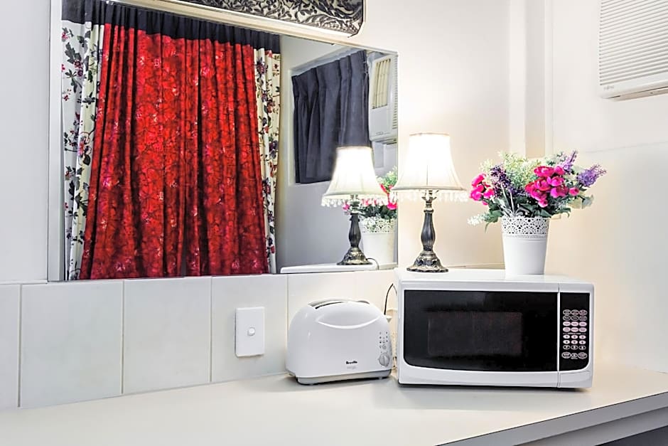 Airport Riverview Motel