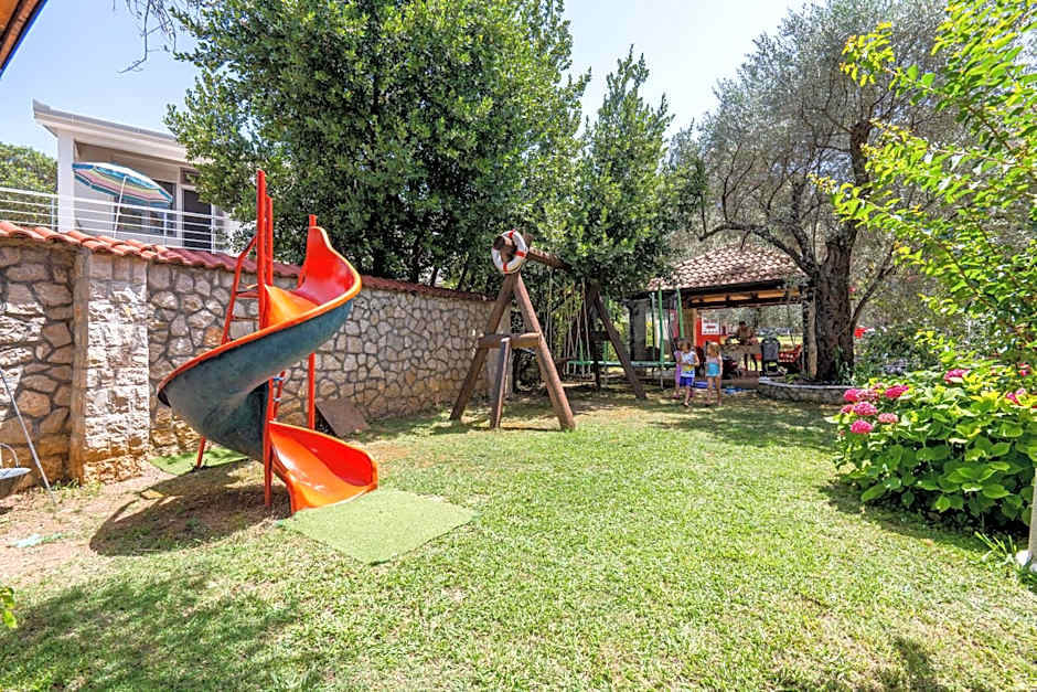 President Bungalows and Apartments