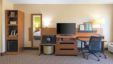 King Room with Roll-In Shower - Disability Access