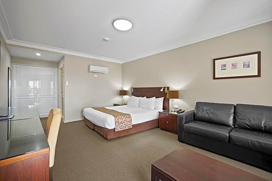 Carlyle Suites & Apartments