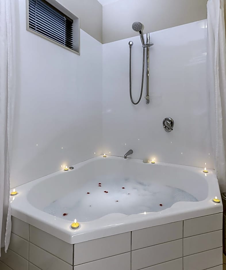 166 Majestic Court Motel