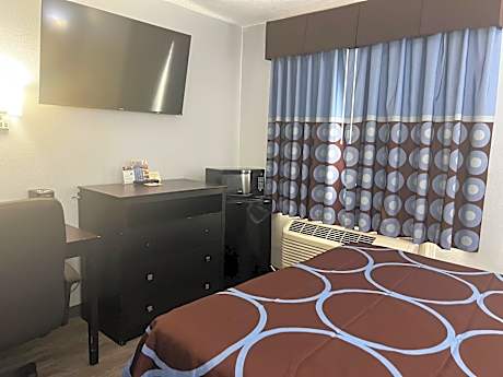 1 Queen Bed Mobility Accessible Room Non-Smoking