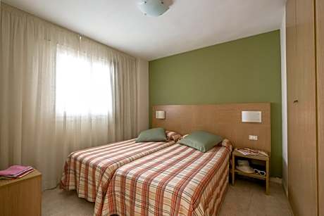 One-Bedroom Apartment with Terrace (3 adults)