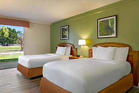 2 Double Beds Superior Room Non-Smoking