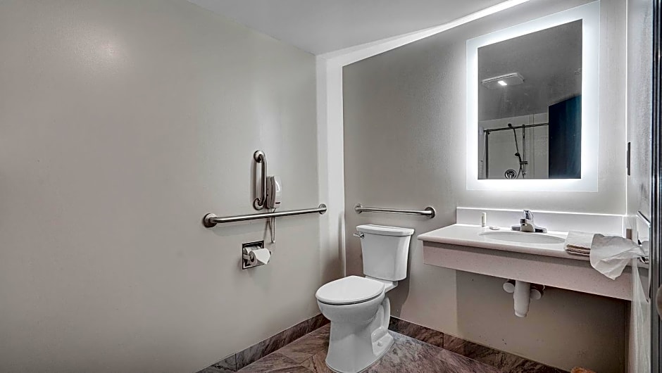 Days Inn & Suites by Wyndham Niagara Falls/Buffalo