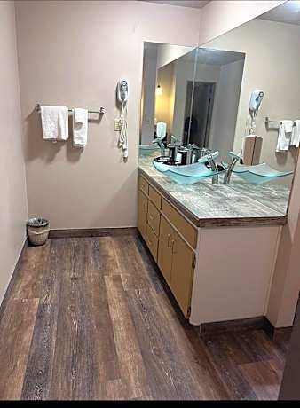 Queen Room - Non-Smoking