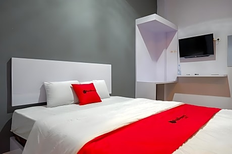 RedDoorz near Pasar Batang