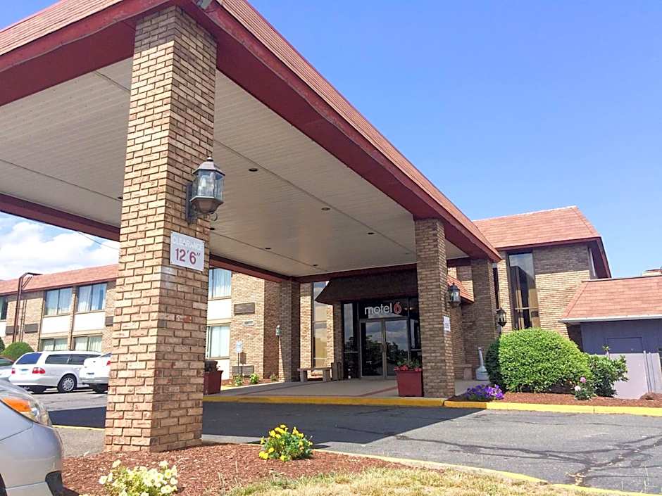 Travelodge by Wyndham Vernon CT