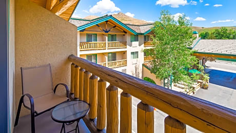 2 QUEEN BEDS,NSMK,PILLOW,MICRFG,BARSNK