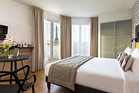 Studio Eiffel Tower view with balcony