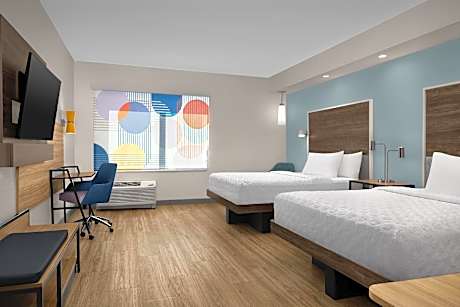 2 Queen Hearing Accessible Room W/Ri Shower