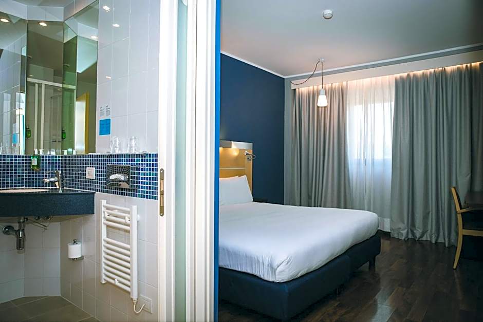 Holiday Inn Express Milan-Malpensa Airport By IHG