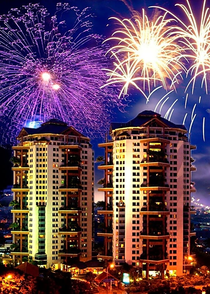 Grand Tropic Suites Hotel