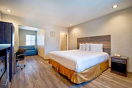 1 King Bed | Non-Smoking, Micfridge, Sofa-Bed