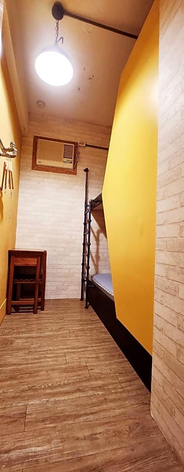 蜂巢膠囊旅店 - Hive B&B