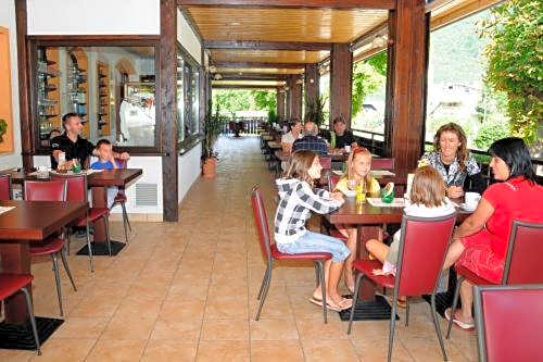 Hotel Tripi, restaurant and pizzeria