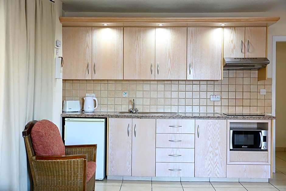 Senator Hotel Apartments