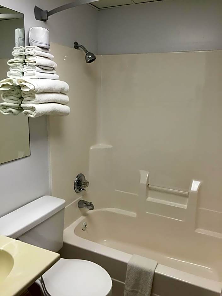 Super 8 by Wyndham Redfield