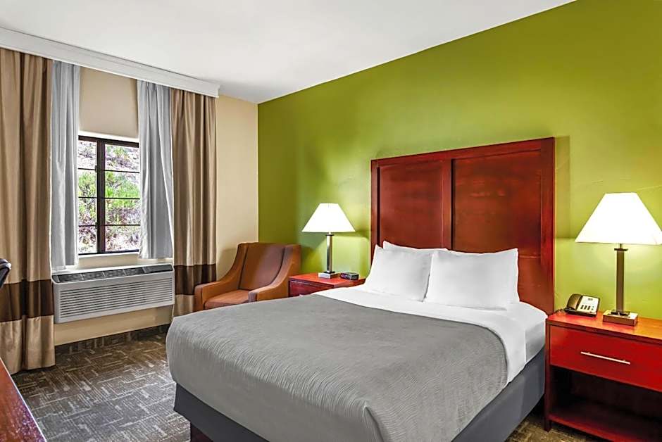 Quality Inn & Suites Vail Valley