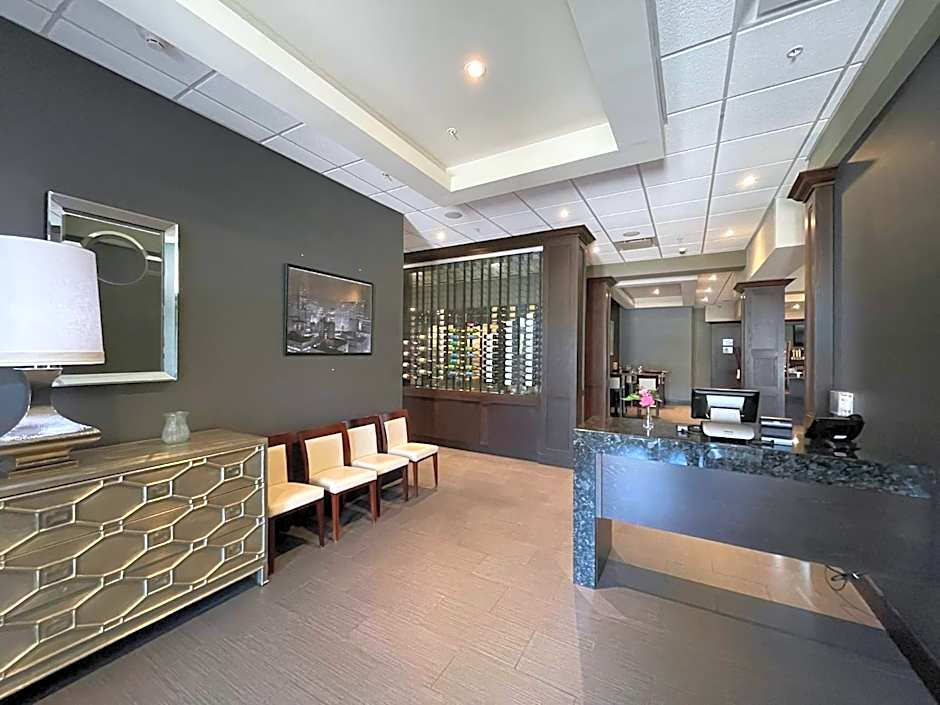 Holiday Inn & Suites Farmington Hills - Detroit NW, an IHG Hotel By IHG