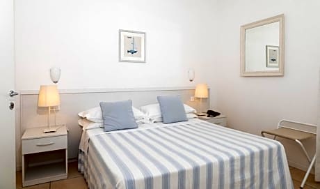 Deluxe Double or Twin Room with Partial Sea View