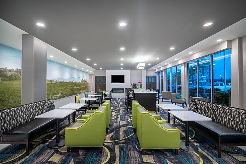 La Quinta Inn & Suites by Wyndham West Memphis