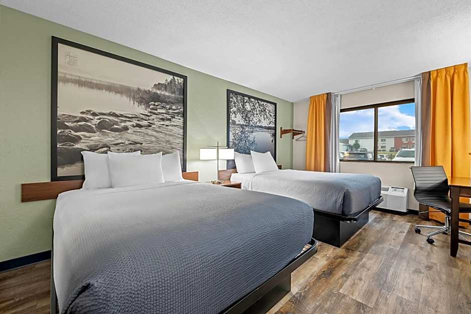 Super 8 by Wyndham Alexandria MN