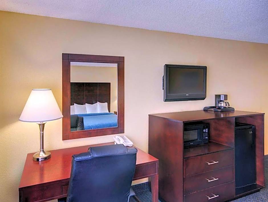 Quality Inn & Suites Grand Prairie South